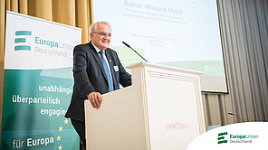 Der Präsident der Europa-Union Deutschland eröffnet den Kongress