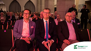Unser Kreisvorsitzender Dr. Alexander Vogt verfolgt gemeinsam mit den Bürgermeister Egbert Geier und dem Vize-Präsident der Europäischen Bewegung Sachsen-Anhalt den Abendempfang am Samstag